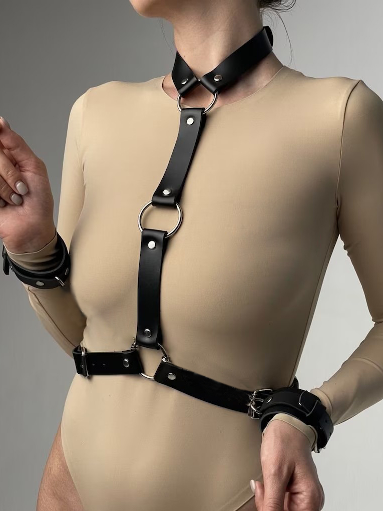 Garter Belt Set - 女性用セクシーレザーハーネスベルトと手錠セット、フェチ服、フェスティバル、クラブウェア、調節可能なボディベルトとボディアクセサリー